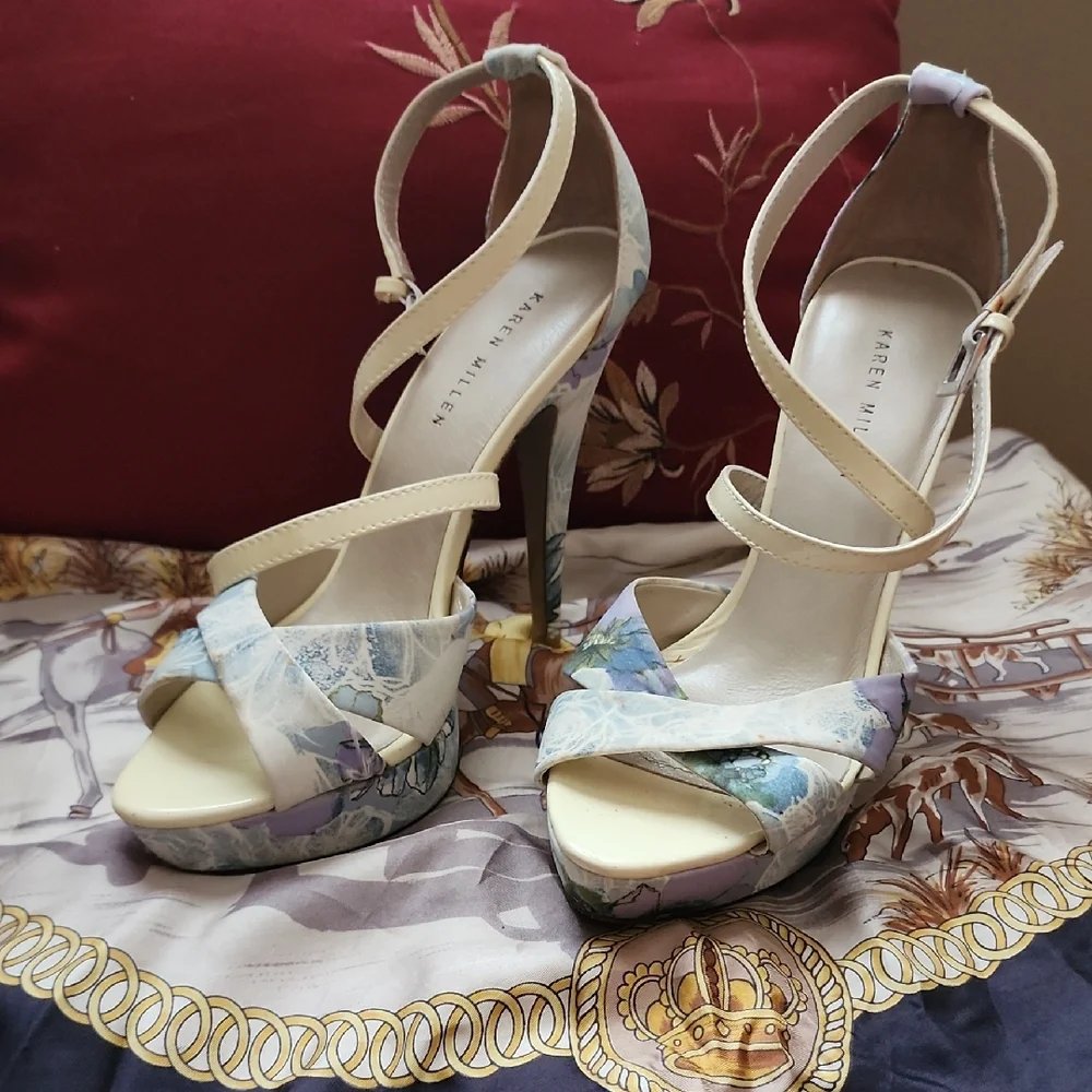 Karen Millen Floral Print Heels - Picture 2 of 6